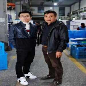 把舊產(chǎn)品當(dāng)廢品賣掉，浙江“廠二代”做出智能垃圾桶：不要利潤(rùn)要品牌